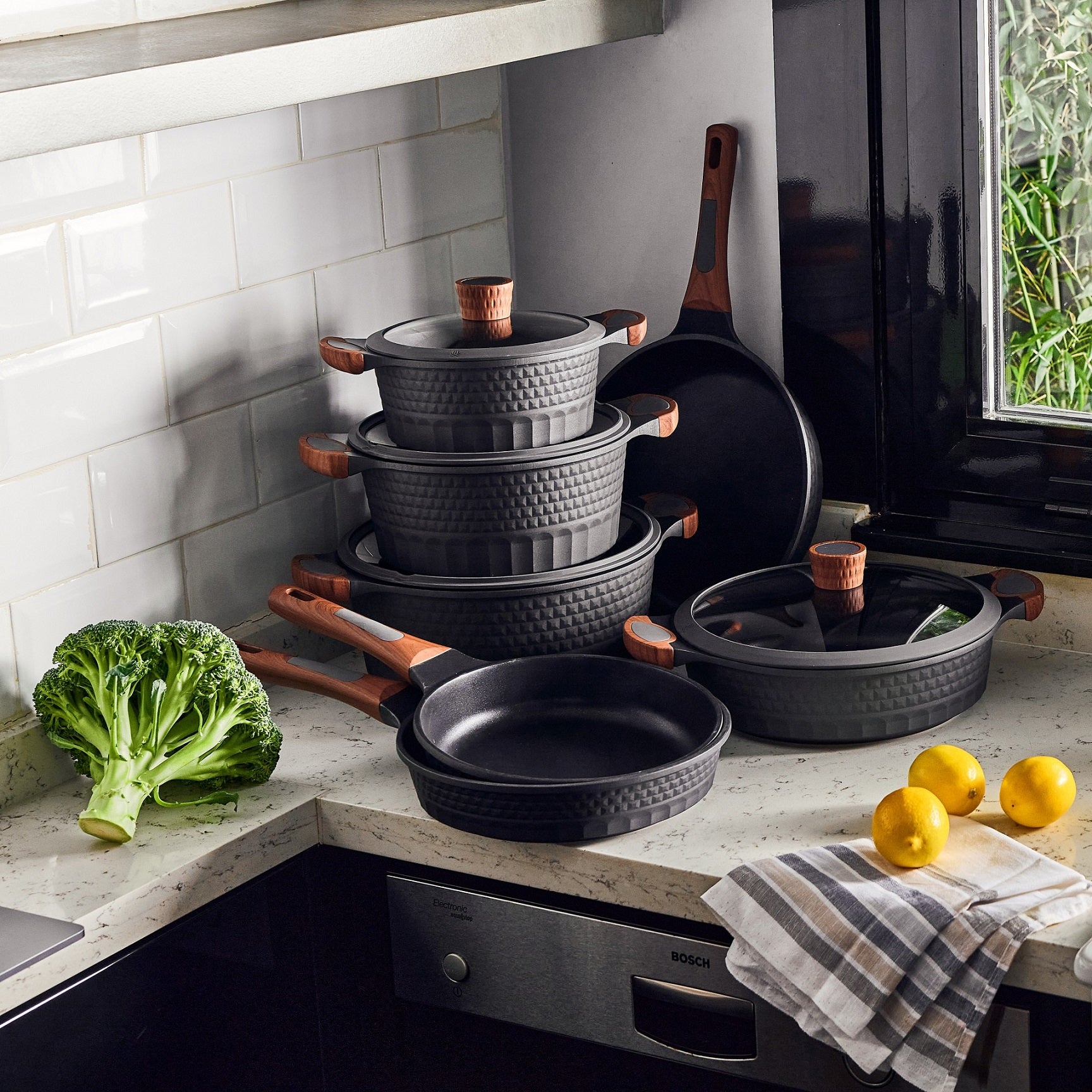 Caçarola Antiaderente Indução com tampa vidro Capella 24cm – Resto Kitchenware
