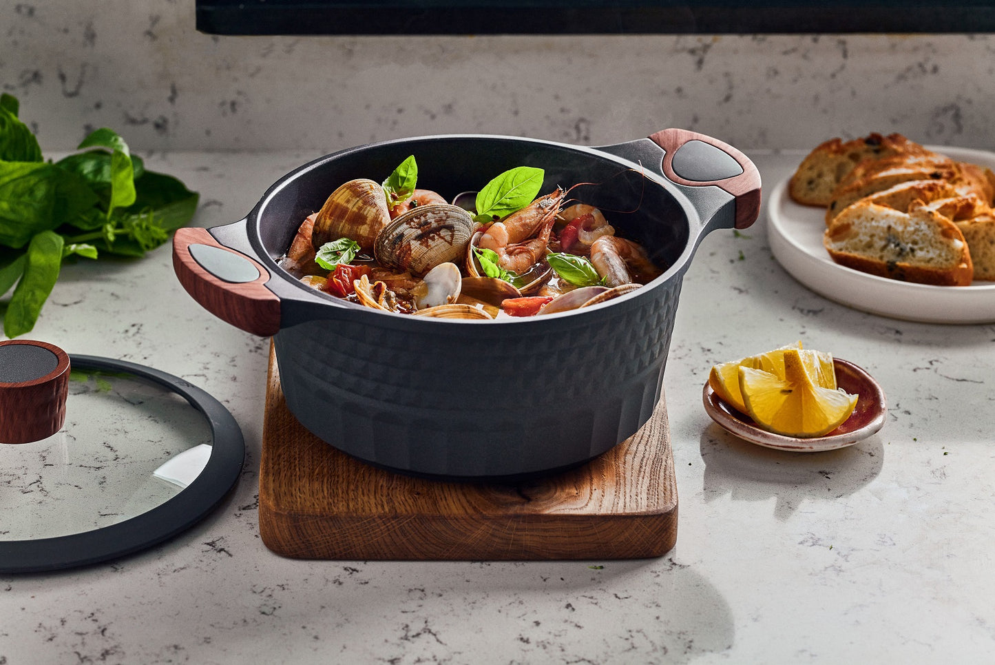 Caçarola Antiaderente Indução com tampa vidro Capella 28cm – Resto Kitchenware